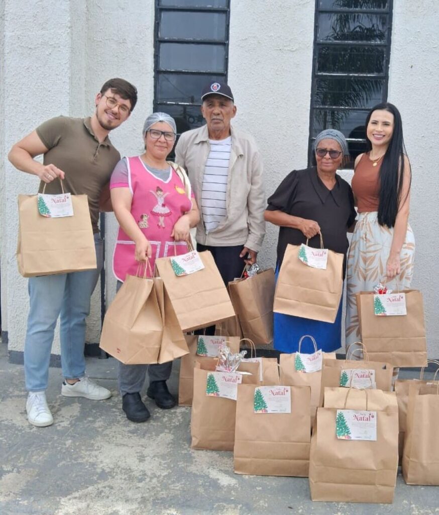Bioma e Cogny se unem em ação natalina para doar roupas e calçados em Fazenda Rio Grande